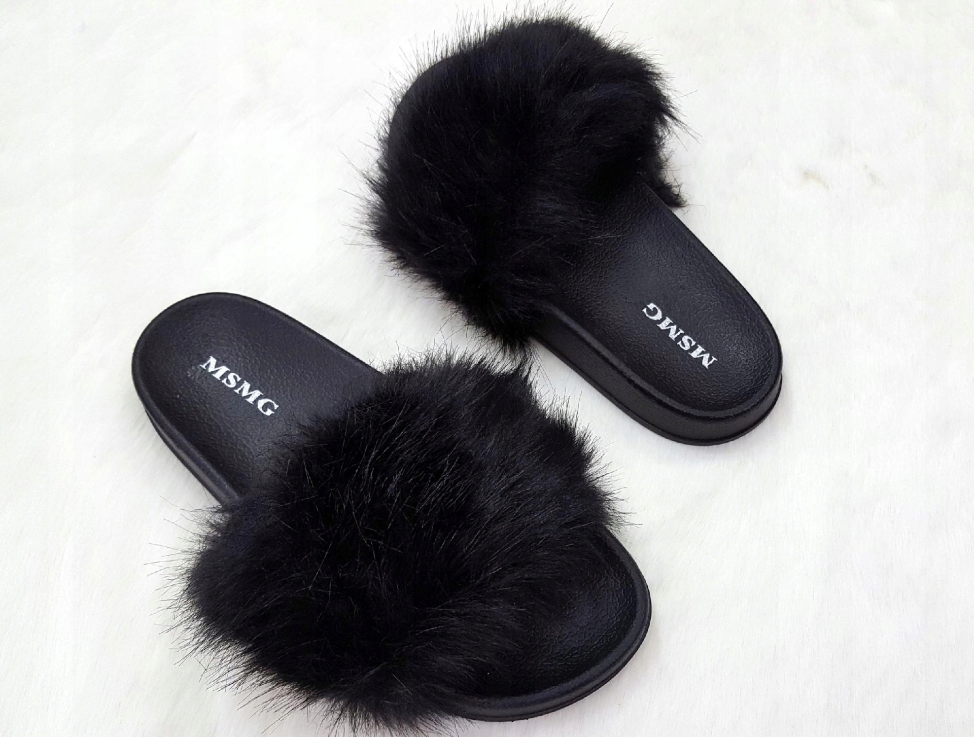 CIEPLUTKIE-KLAPKI-Z-FUTERKIEM-CZARNY-KOLOR-R-38-Marka-inna