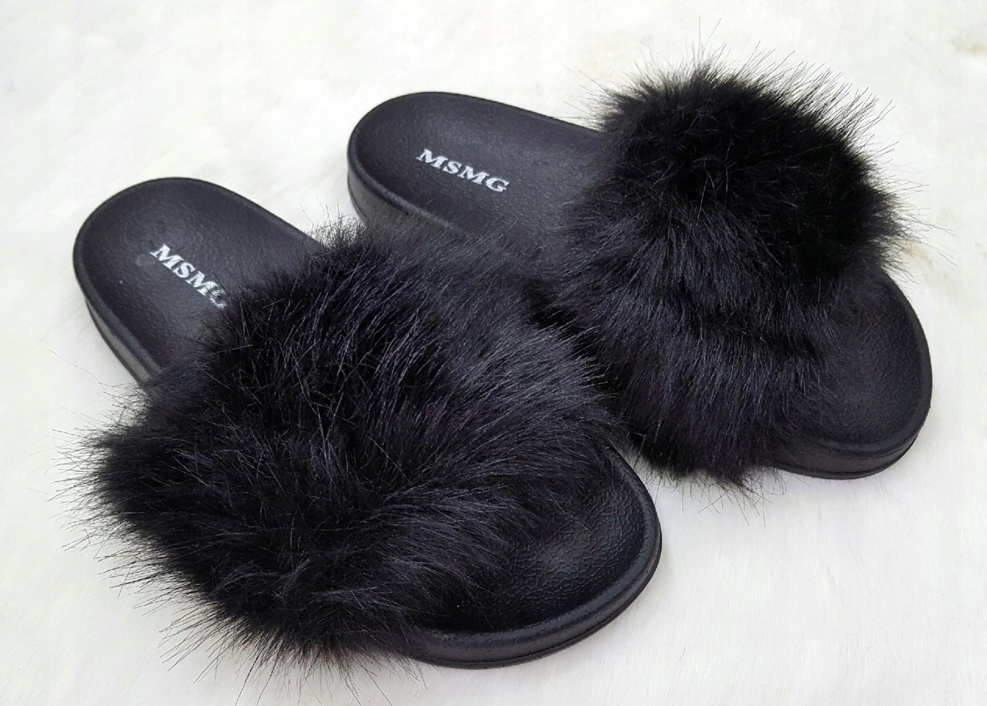 CIEPLUTKIE-KLAPKI-Z-FUTERKIEM-CZARNY-KOLOR-R-38-Model-Zd800